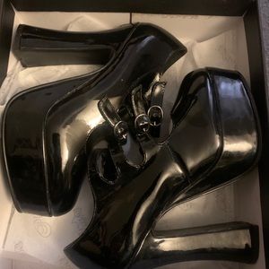 Black Patent Platform Maryjanes size 6 NIB